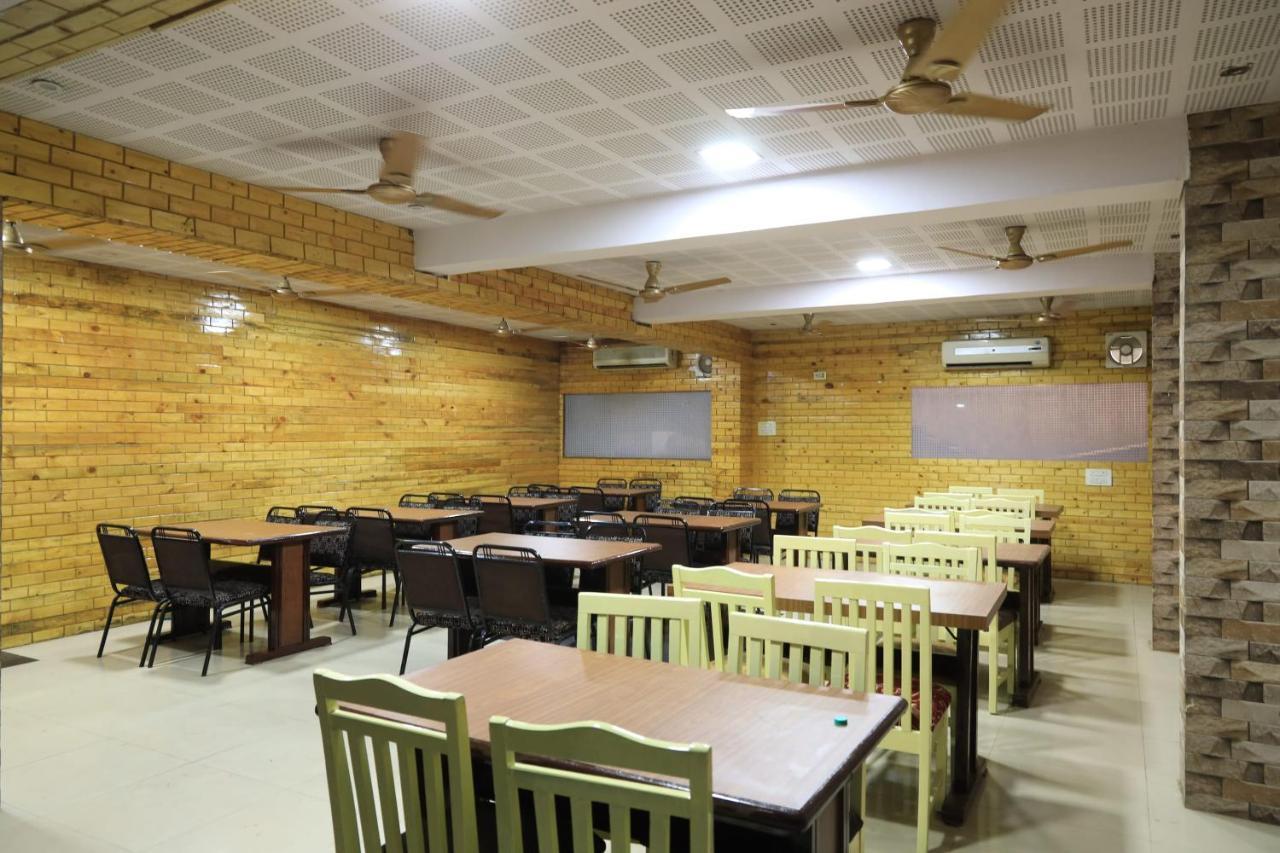 Oyo Flagship 77764 Hotel Rahul Ganeshpeth Colony Nagpur Exterior photo